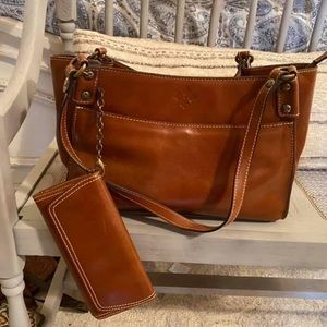Patricia Nash Shoulder bag and wallet.